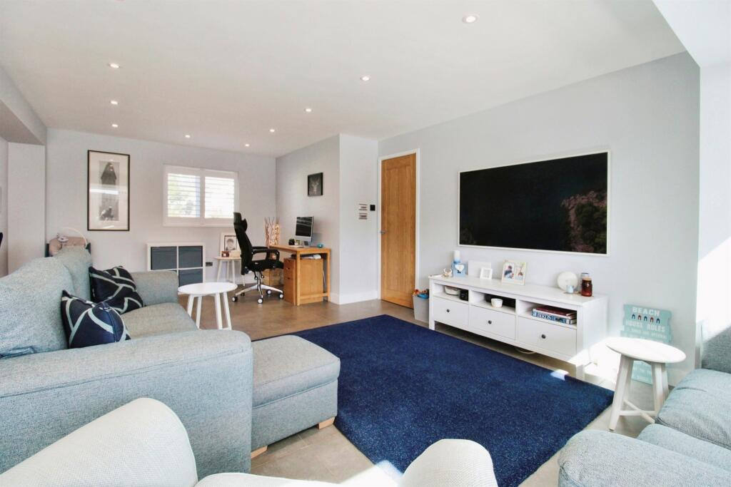 Additional property image - Cog Road, Sully, Penarth