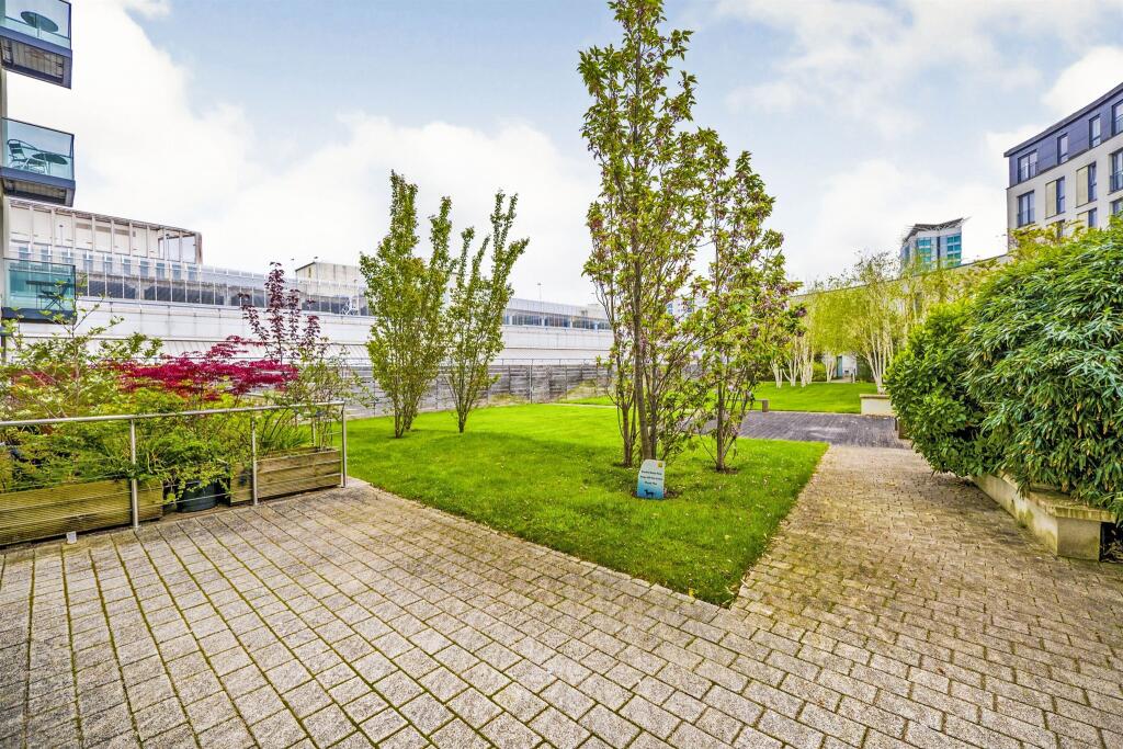 Additional property image - The Hayes, Cardiff