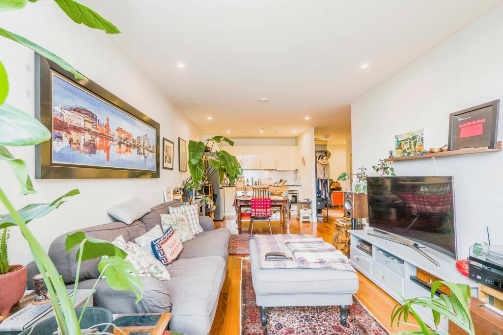 Additional property image - The Hayes, Cardiff