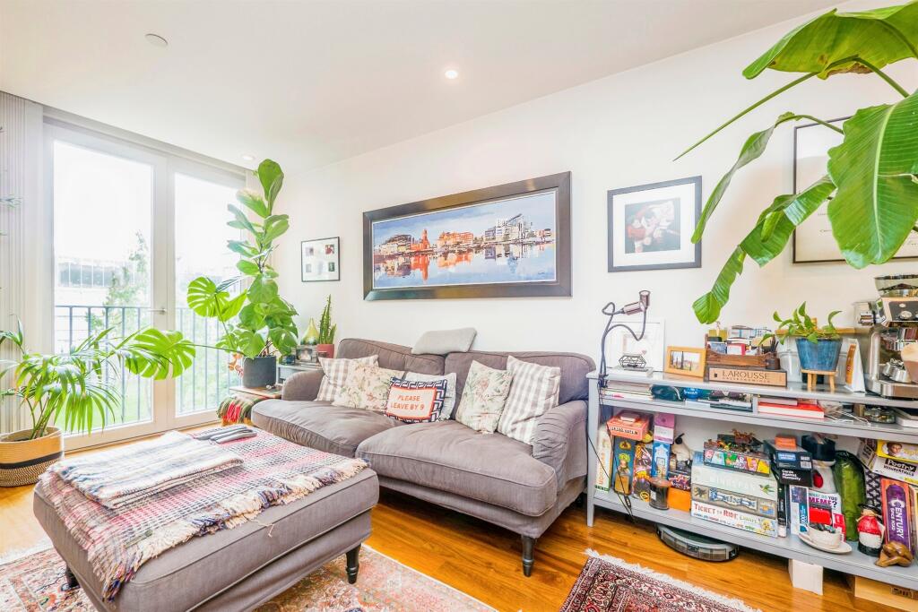 Additional property image - The Hayes, Cardiff