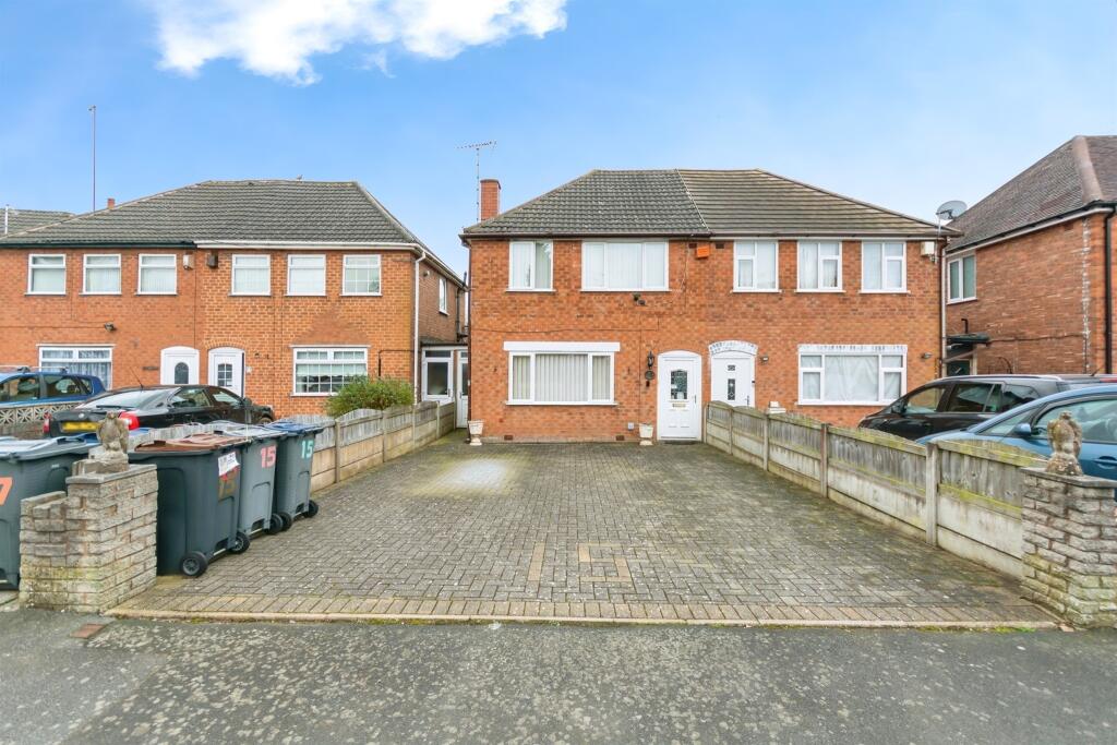 3 bedroom semidetached house for sale in Lunt Grove, Quinton