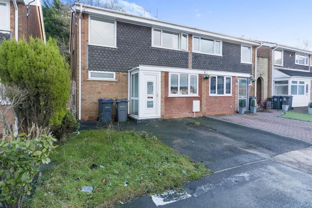 4 bedroom semidetached house for sale in Woodgate Drive, Birmingham, B32