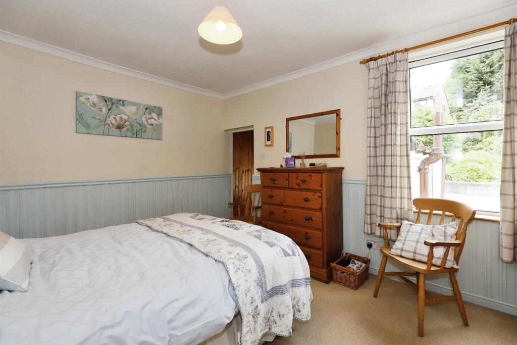 3 bedroom semidetached house for sale in Stourbridge Road