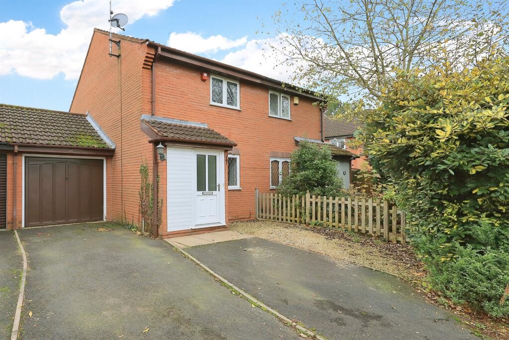2 bedroom semidetached house for sale in Whinchat Grove, Kidderminster, DY10