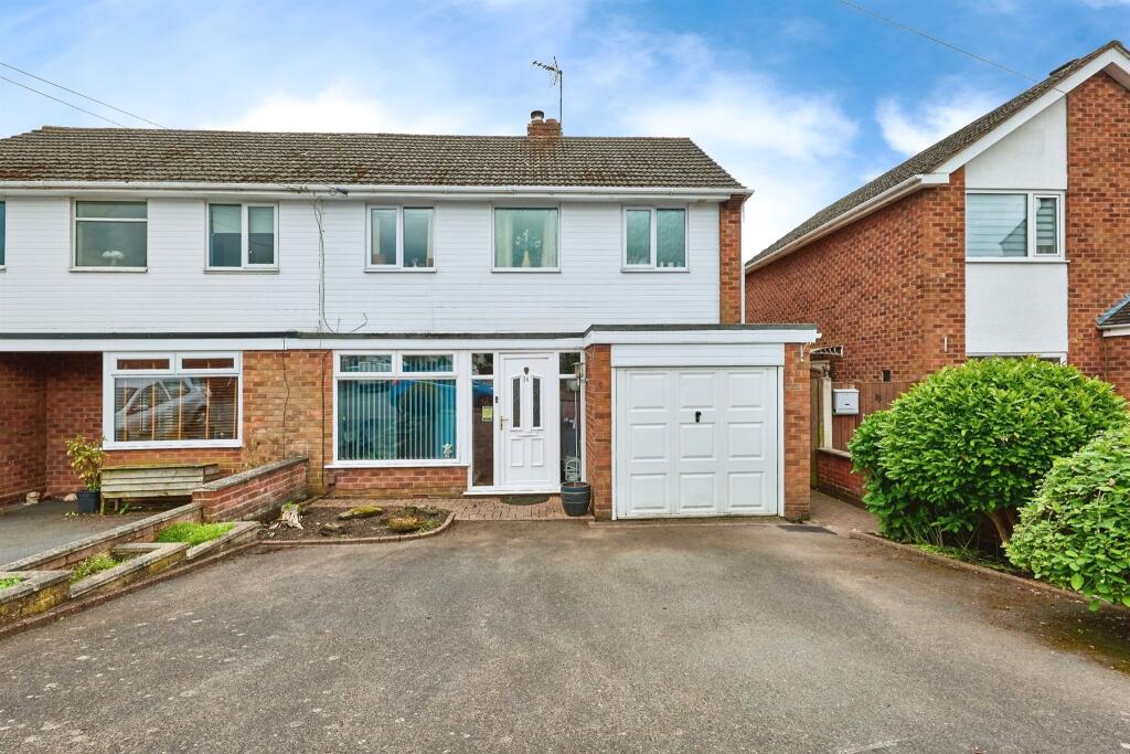 3 bedroom semidetached house for sale in Greatfield Road