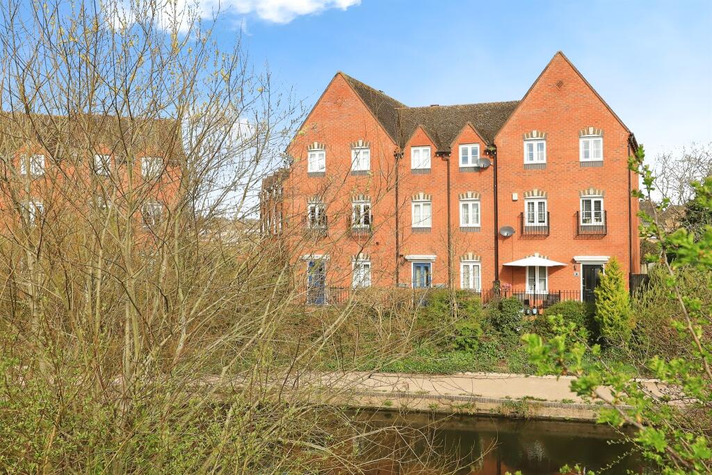 Main image of property: Meadowsweet Place, Kidderminster