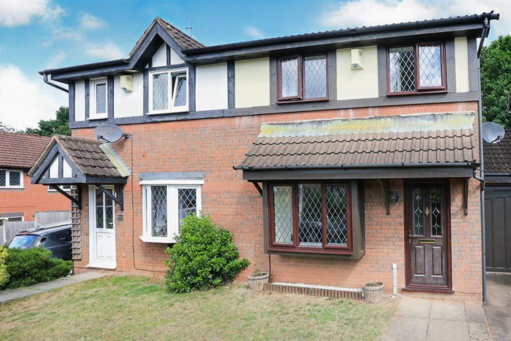 3 bedroom semidetached house for sale in Whinchat Grove, Kidderminster