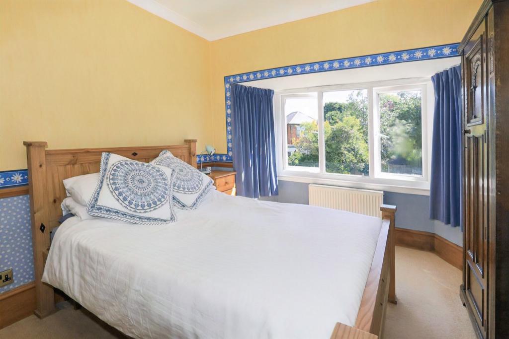 3 bedroom semidetached house for sale in Bruce Road, Kidderminster, DY10