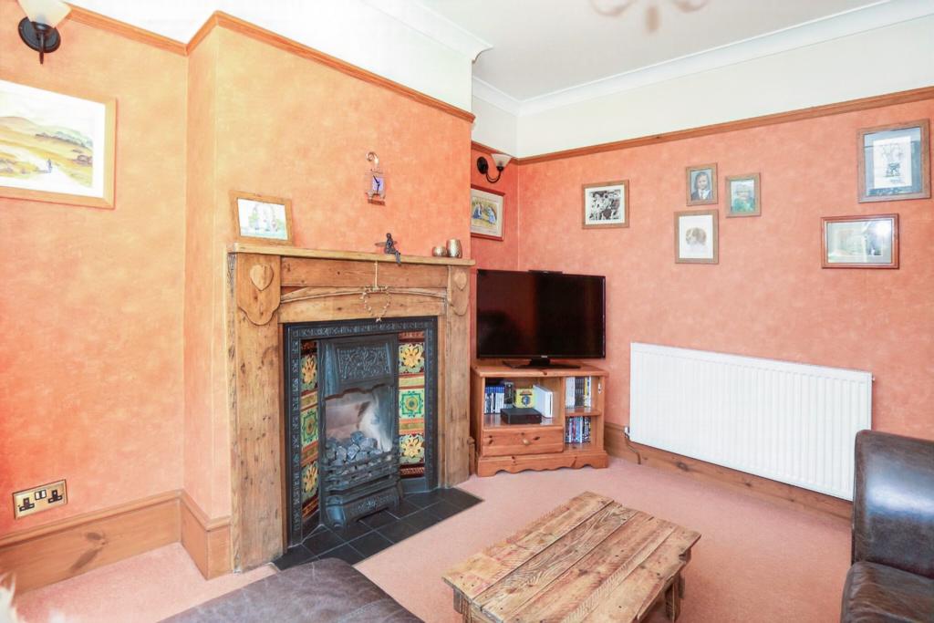 3 bedroom semidetached house for sale in Bruce Road, Kidderminster, DY10