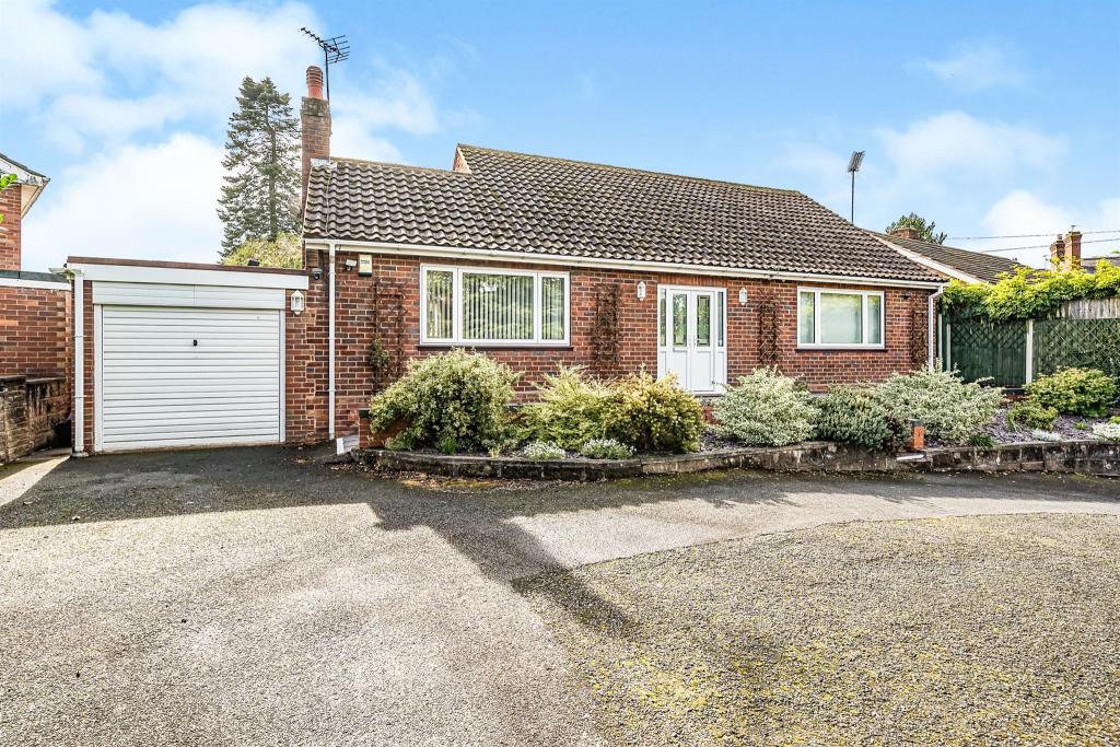 2 bedroom detached bungalow for sale in Habberley Road, Kidderminster, DY11