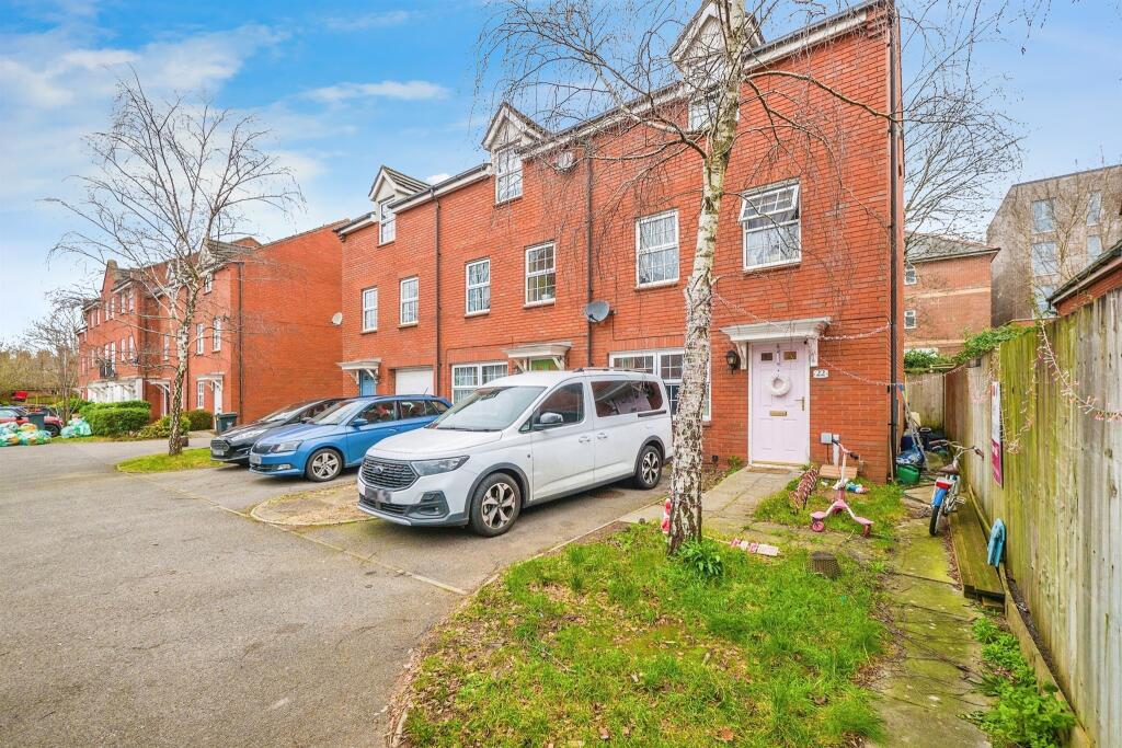 4 bedroom town house for sale in Doe Close, Penylan, Cardiff, CF23