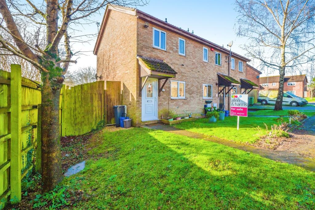 2 bedroom semidetached house for sale in Bryn Haidd, Pentwyn, Cardiff