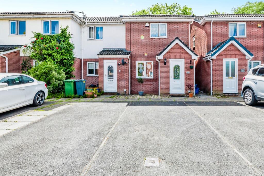 2 bedroom end of terrace house for sale in Meadowsweet Drive, St