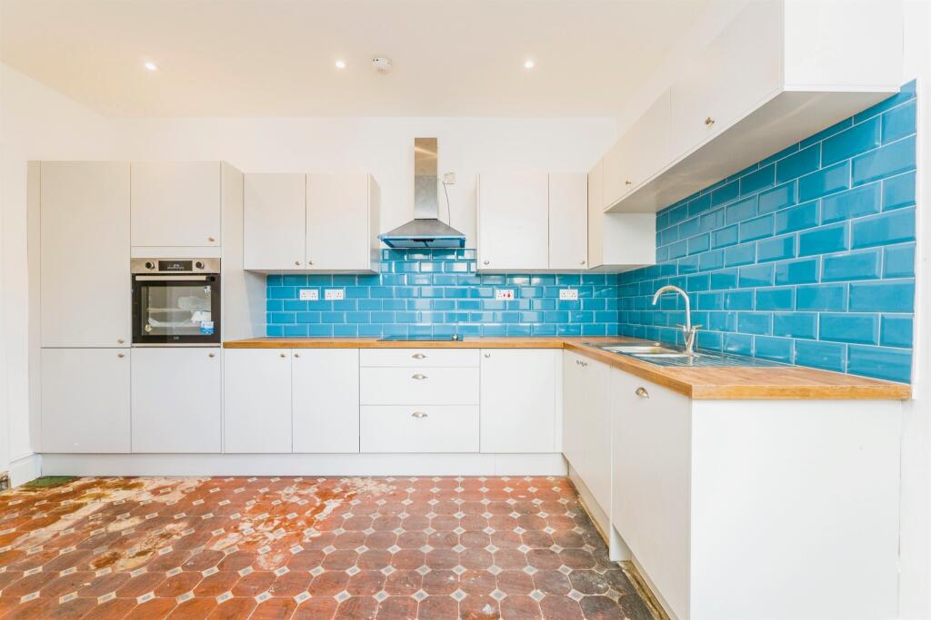Additional property image - Courtenay Road, Splott, Cardiff