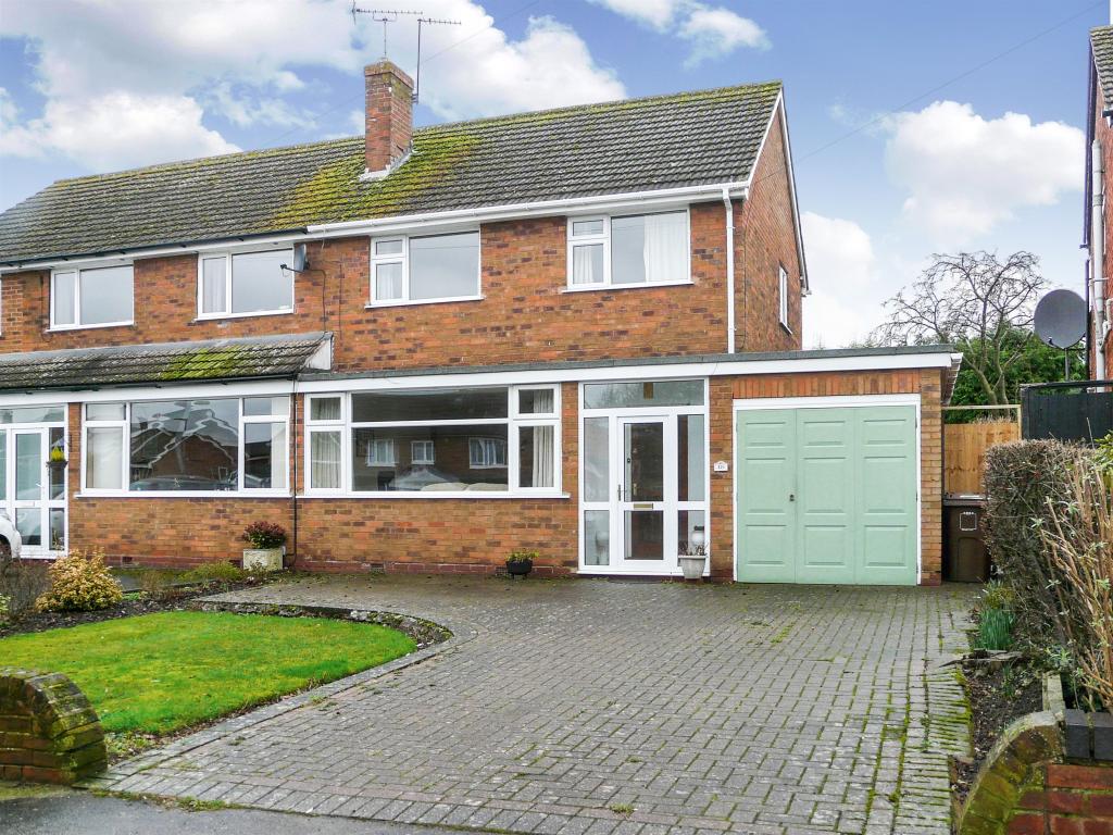 3 bedroom semidetached house for sale in Poplar Road, Dorridge