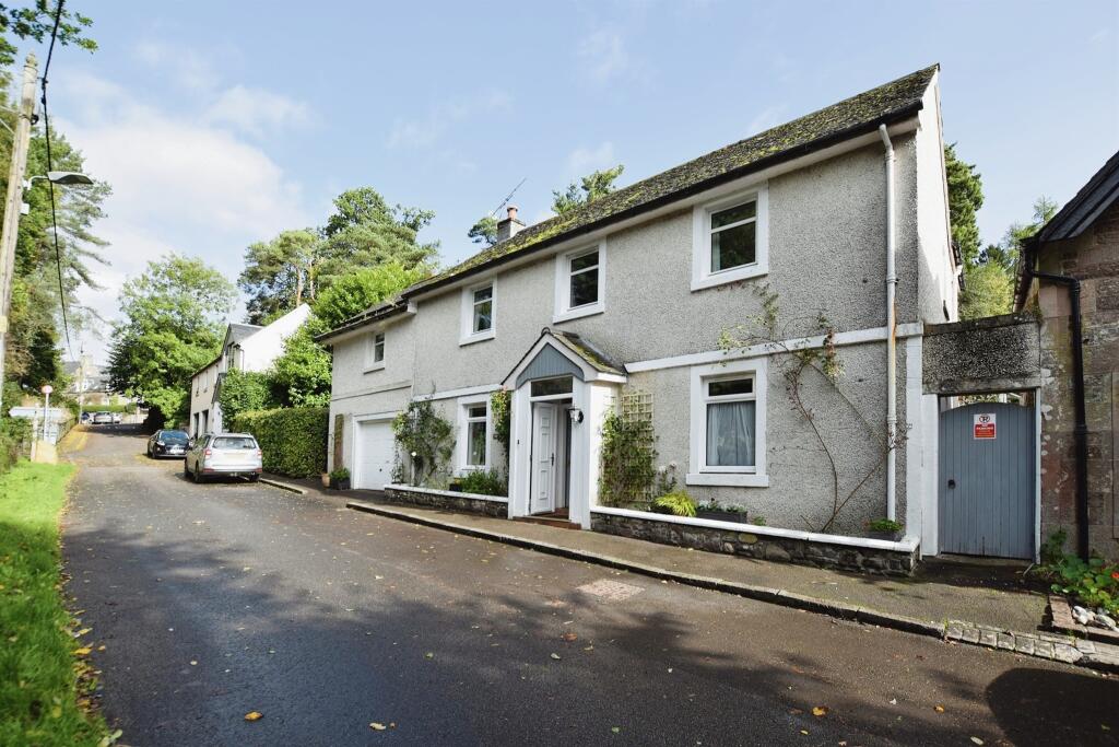 4 bedroom detached house for sale in Castle Road, Doune, FK16
