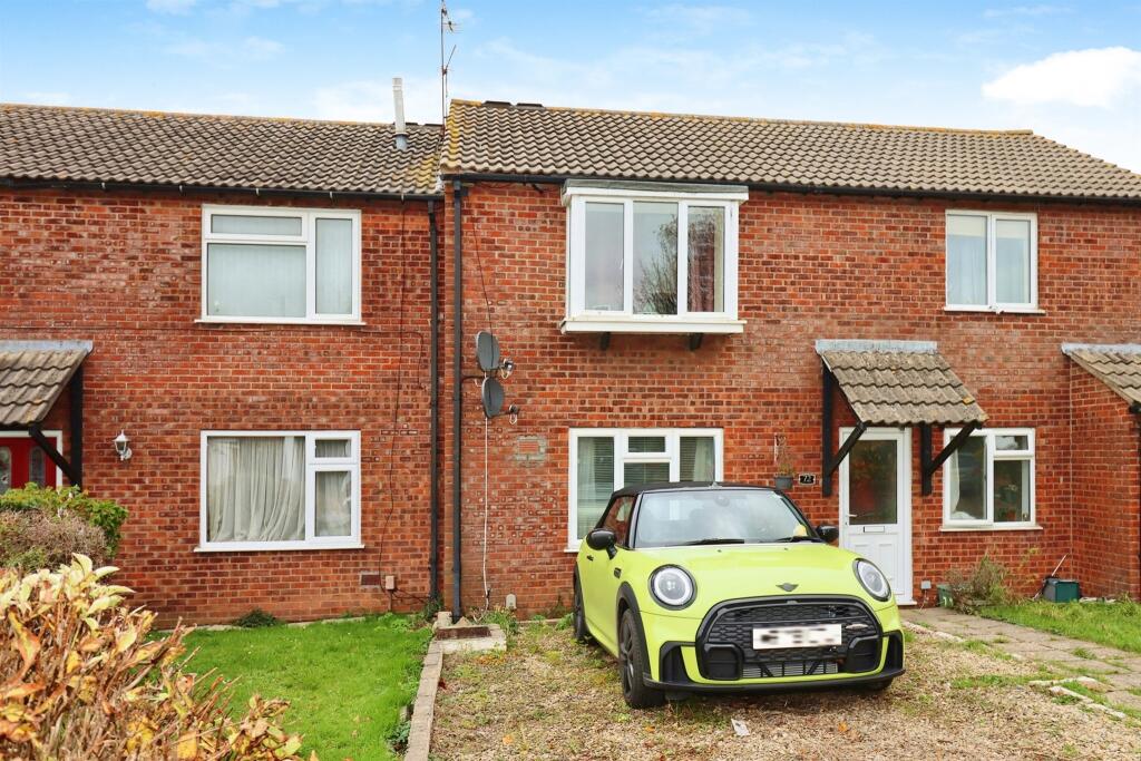 2 bedroom ground floor flat for sale in Elizabeth Crescent, Stoke