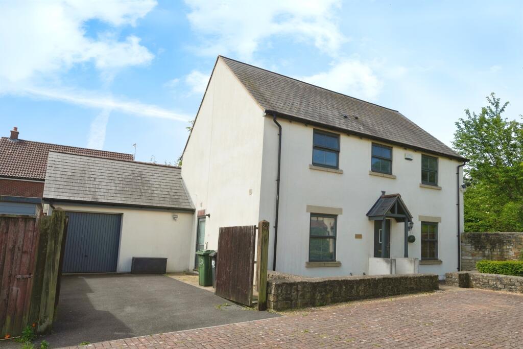 4 bedroom detached house for sale in Harry Stoke Road, Stoke Gifford