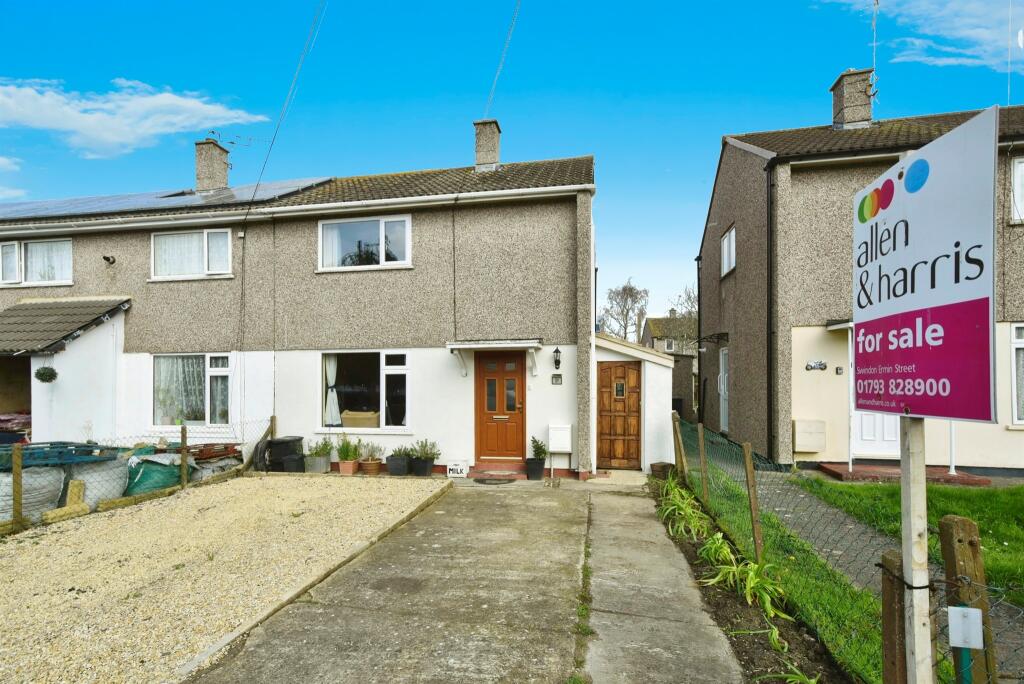 2 bedroom end of terrace house for sale in Banwell Avenue, Swindon, SN3