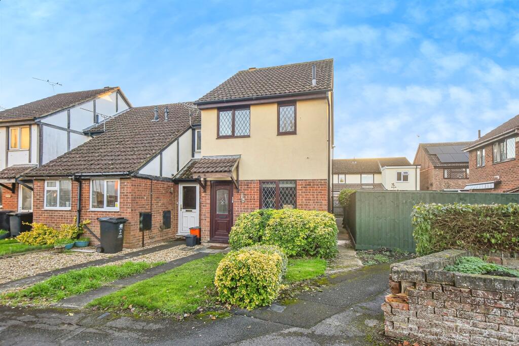 Main image of property: Cuckoo's Mead, Swindon