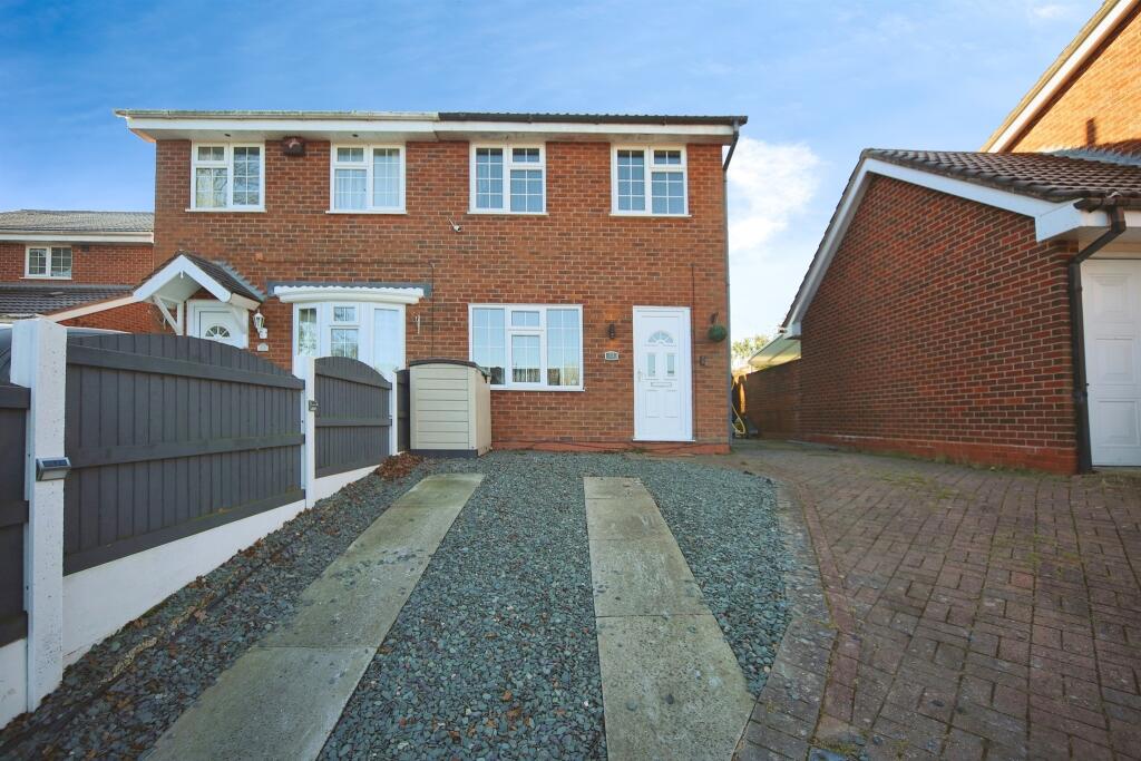 2 bedroom semidetached house for sale in Stoneleigh Close, Redditch, B98