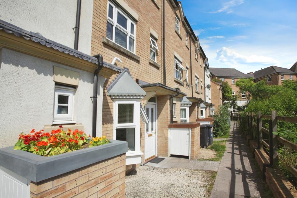 Main image of property: Overbecks Close, Rugby