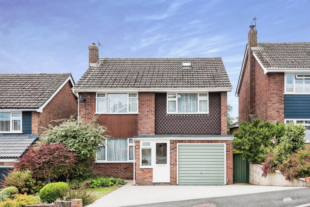 4 bedroom detached house for sale in Washbourne Road, Royal Wootton Bassett, Swindon, SN4