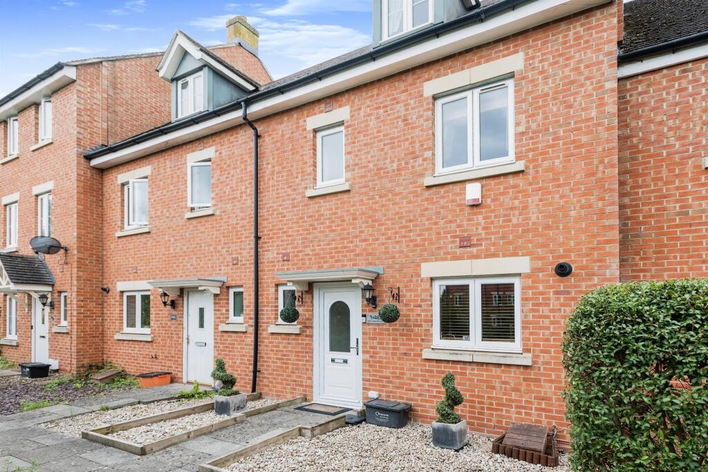 4 bedroom terraced house for sale in Thursday Street, Swindon, SN25