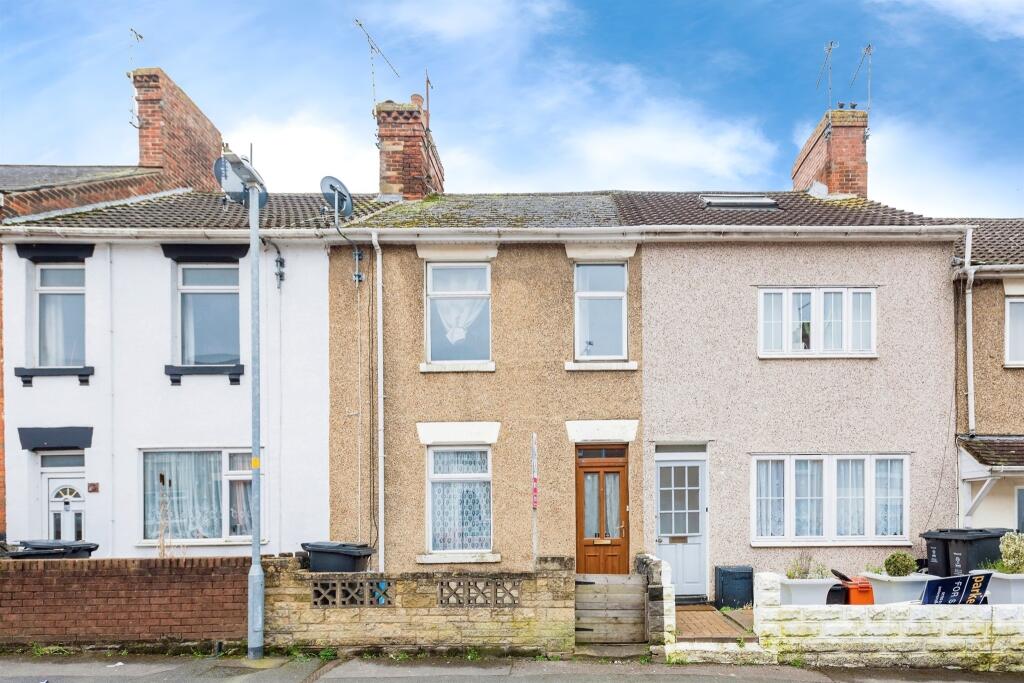 3 bedroom terraced house for sale in Marlborough Street, Swindon, SN1