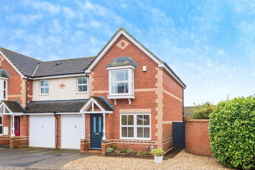 3 bedroom semidetached house for sale in Northbourne Road, Swindon, SN25