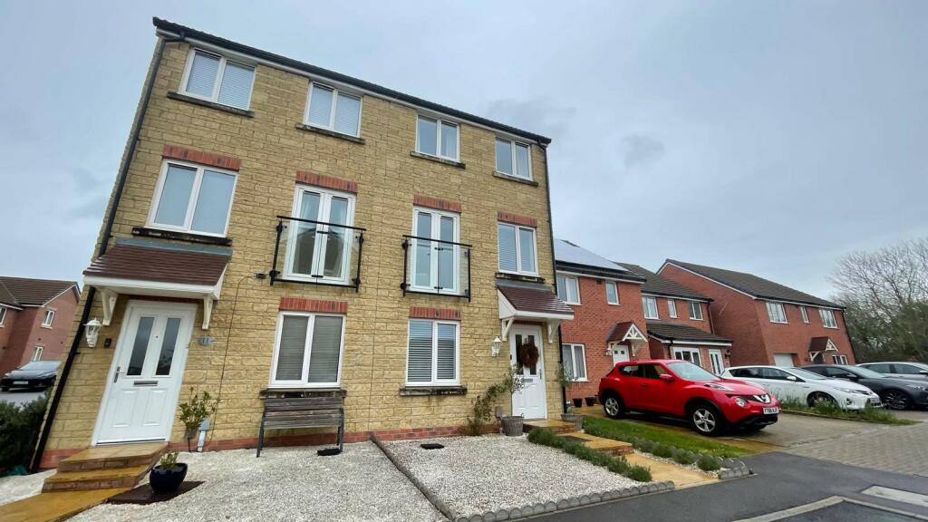 3 bedroom semi-detached house for sale in Stadium View, Swindon, SN25