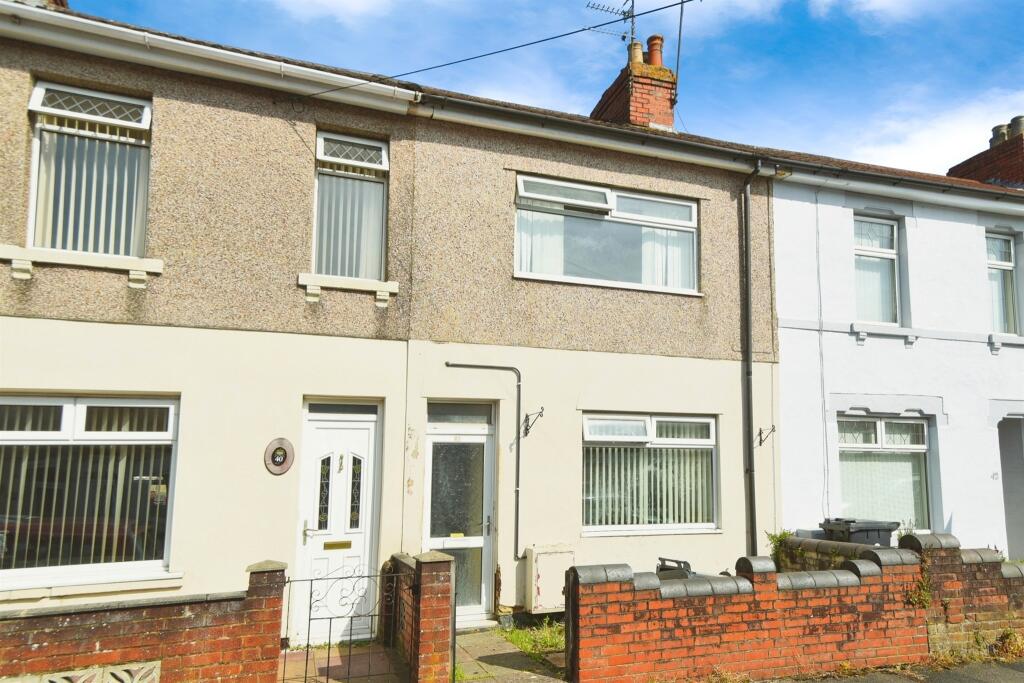3 bedroom terraced house for sale in Summers Street, Swindon, SN2