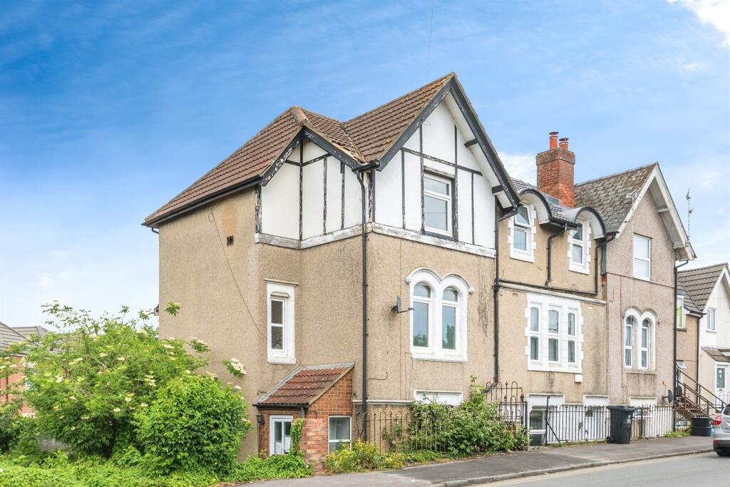 4 bedroom end of terrace house