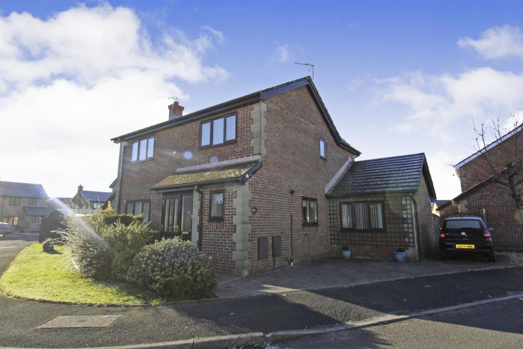 4 bedroom detached house for sale in Manor Chase, Beddau, Pontypridd, CF38