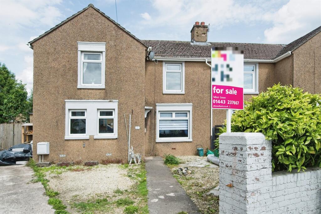 3 bedroom semidetached house for sale in Gelli Road, Llanharry
