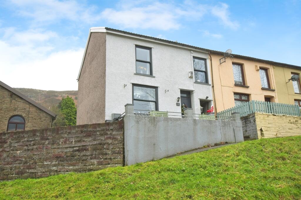 3 bedroom terraced house for sale in Arthur Street, Williamstown