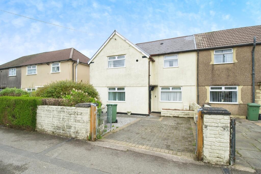 3 bedroom semidetached house for sale in Gwaunmiskin Road, Beddau, Pontypridd, CF38