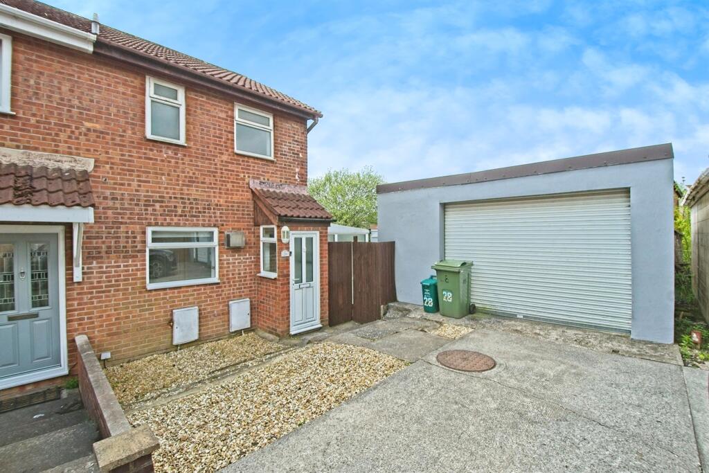 2 bedroom end of terrace house for sale in Tylcha Ganol, Tonyrefail, Porth, CF39