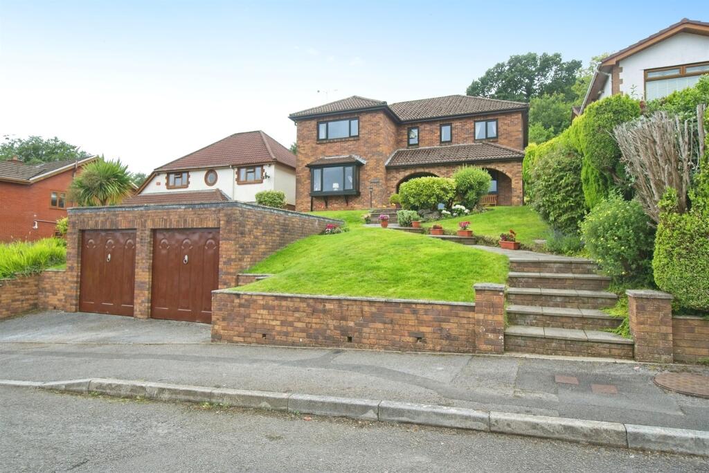 4 bedroom detached house for sale in The Oaks, Llantwit Fardre