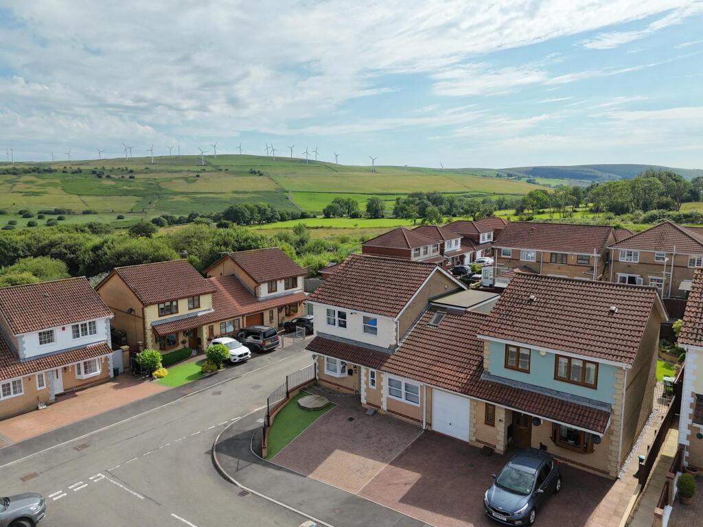 Main image of property: Ffordd Llanbad, Gilfach Goch, Porth