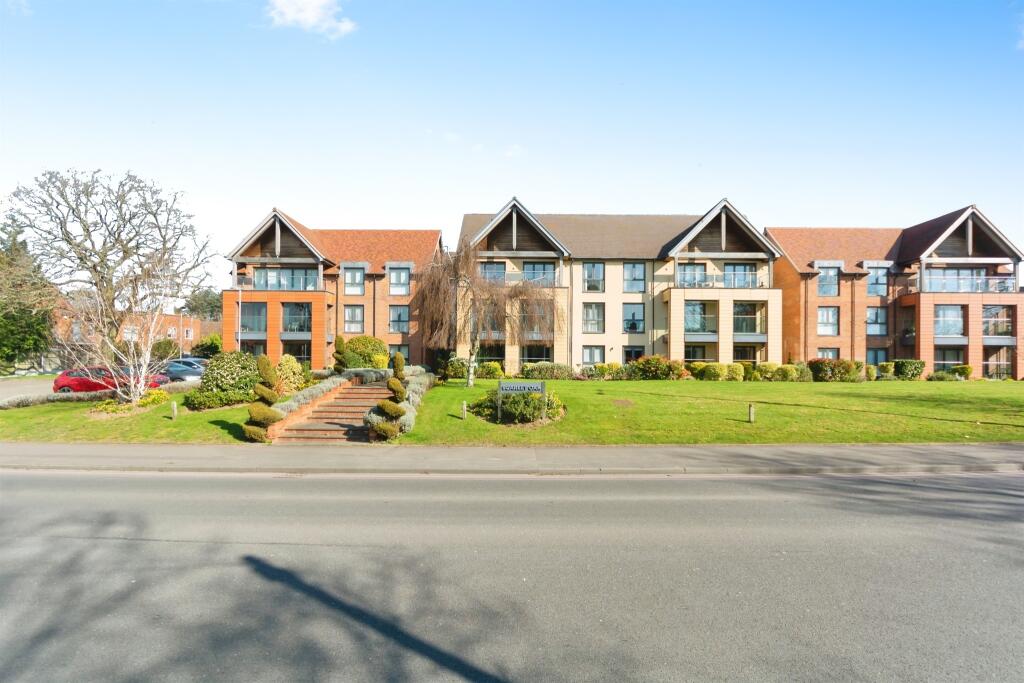 Main image of property: 911-913 Warwick Road, Solihull