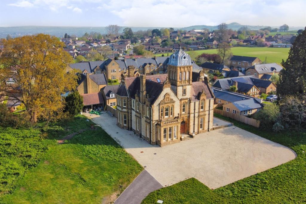 Additional property image - Priorygate Court, Castle Cary