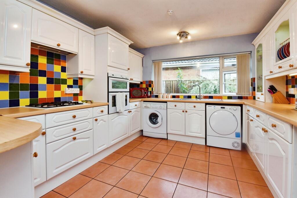 4 bedroom detached bungalow for sale in Willow Grove, Trowbridge, BA14