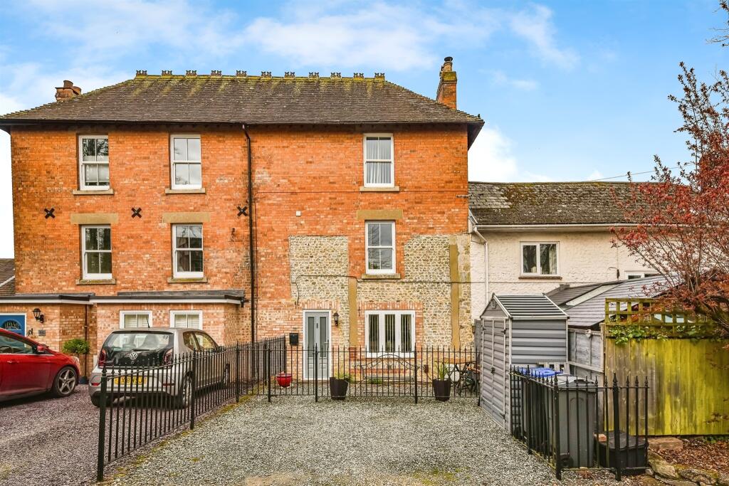 2 bedroom town house for sale in Boreham Road, Warminster, BA12