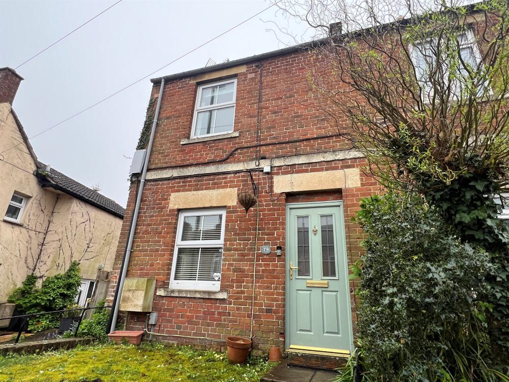 3 bedroom end of terrace house for sale in West Street, Warminster, BA12