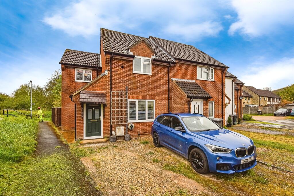 3 bedroom end of terrace house for sale in Broadwood Close, Warminster
