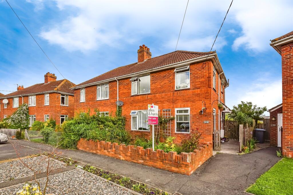 3 bedroom semidetached house for sale in Dursley Road, Heywood