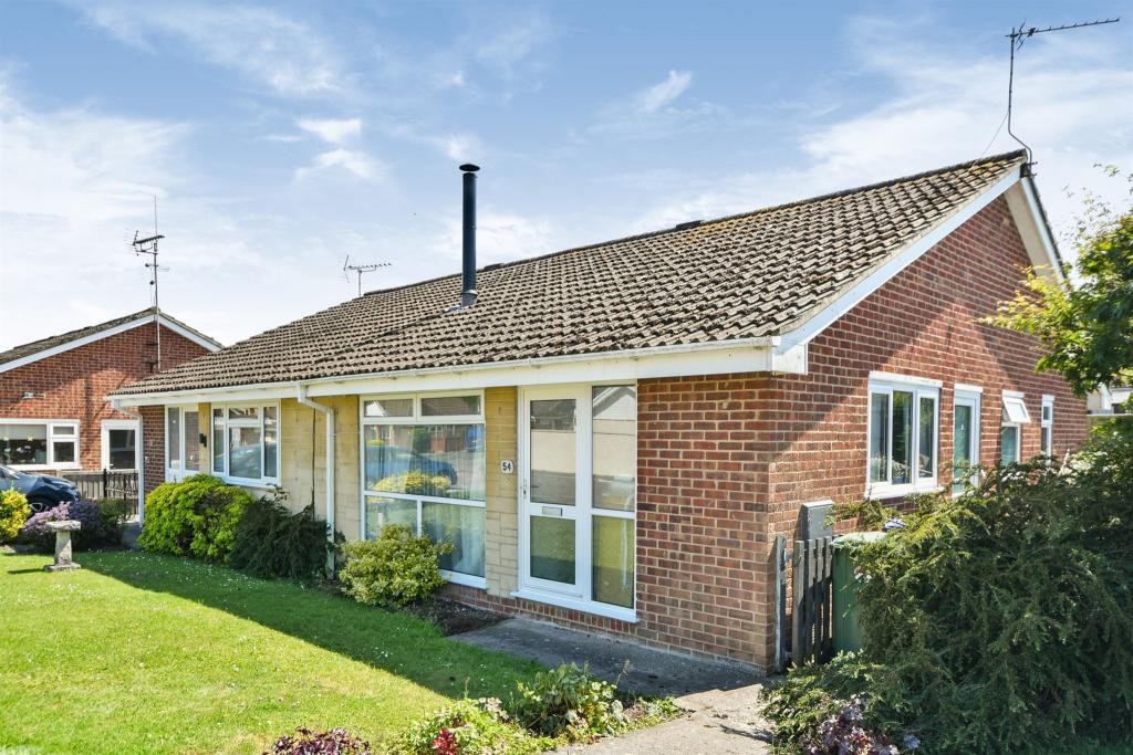 2 bedroom semidetached bungalow for sale in Wylye Road, Warminster, BA12