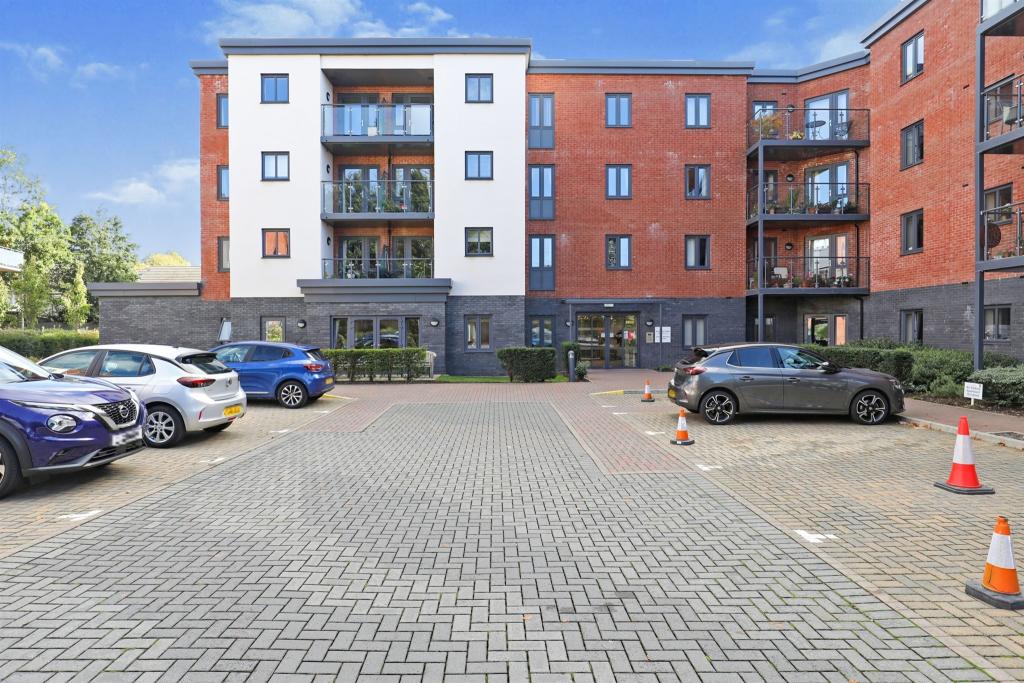 2 bedroom apartment for sale in Ilex Close, Llanishen, Cardiff, CF14