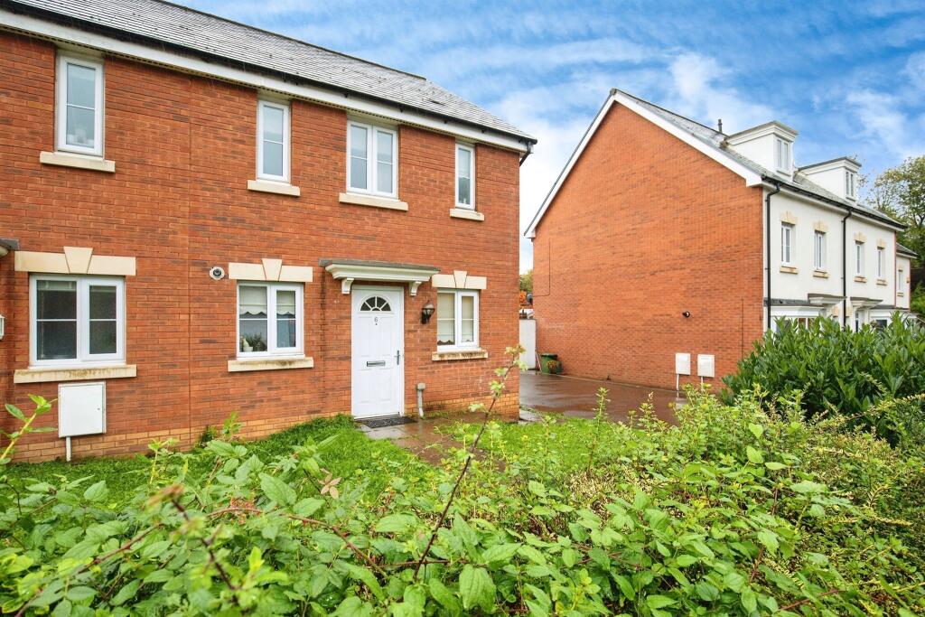 3 bedroom end of terrace house for sale in Clos Llewellyn, Taffs Well